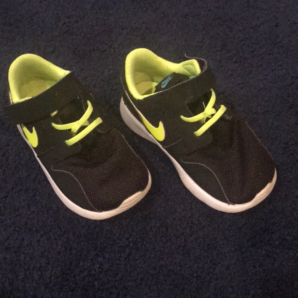 Nike roshe size 7 toddler